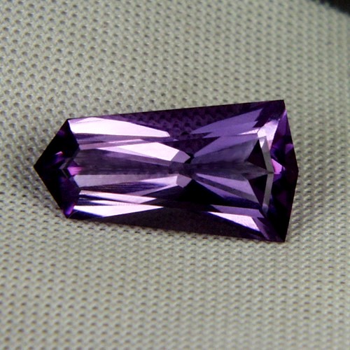 Top Cut and Bright Natural Amethyst Brazil 5.75 ct  Litnon.com