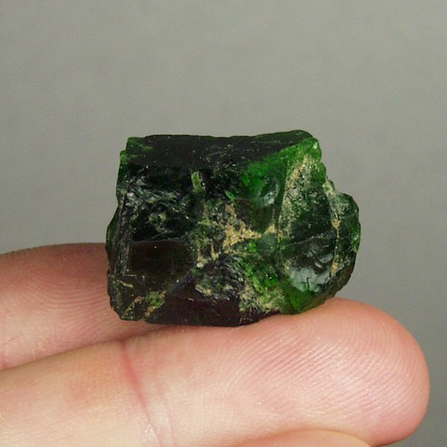 BIG Extreme Green Siberian Chrome Diopside Rough 75 ct Litnon.com
