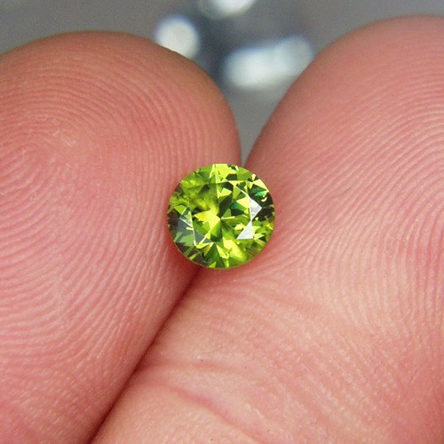 Top Cut and Brilliant Russian Demantoid Garnet 0.73ct  Litnon.com