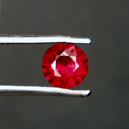 Natural and Untreated Vietnam Ruby 0.40 ct  Litnon.com