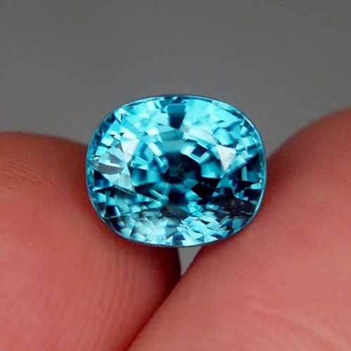Flawless Quality Gem Blue Zircon Cambodia 5.86 ct  Litnon.com
