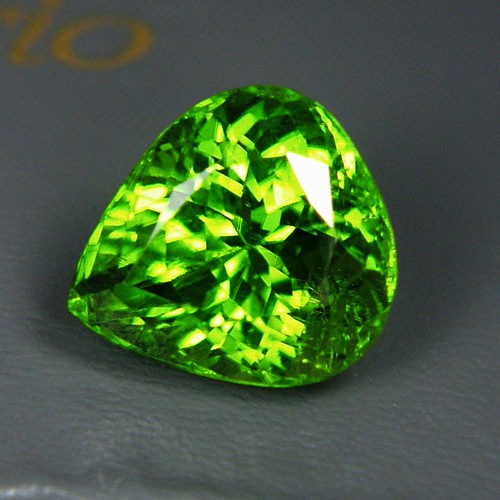 Superb Gem Huge Top Color Pakistan Peridot 16.64 ct  Litnon.com