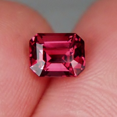 Quality Tanga Rhodolite Garnet Tanzania 1.50ct  Litnon.com