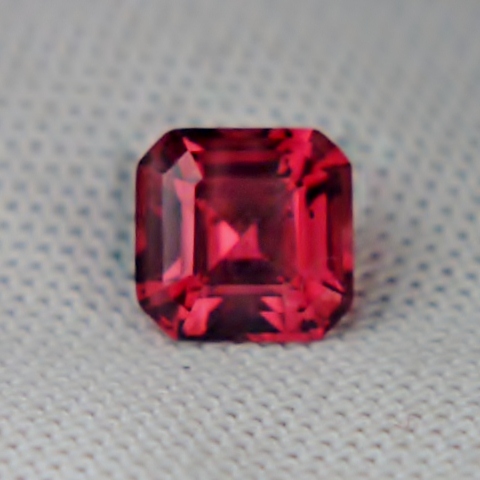 Quality Tanga Rhodolite Garnet Tanzania 1.50 ct  Litnon.com