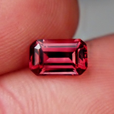 Quality Tanga Rhodolite Garnet Tanzania 1.25 ct  Litnon.com