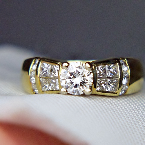 Quality Diamonds F-G Color 18 kt Diamond Ring  Litnon.com