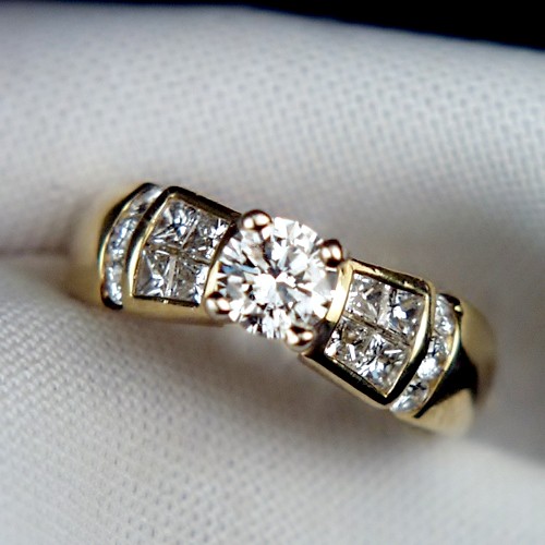 Quality Diamonds F-G Color 18 kt Diamond Ring  Litnon.com