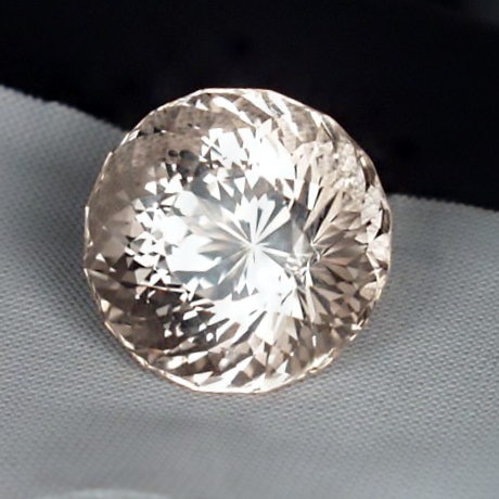 Huge and Brilliant Precious Topaz Pakistan 67.5 ct  Litnon.com