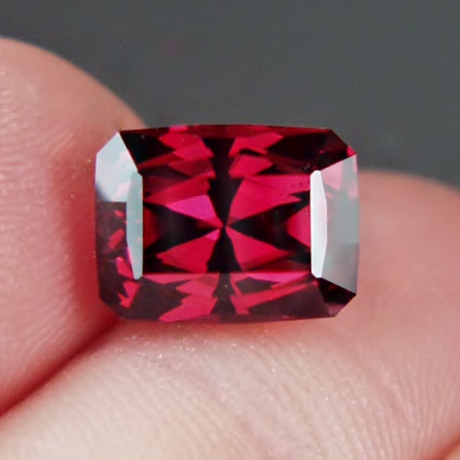 Quality Huge Rhodolite Garnet Tanzania 7.56 ct  Litnon.com