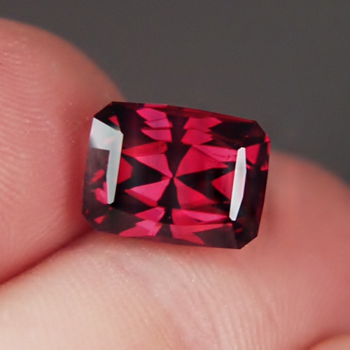 Quality Huge Rhodolite Garnet Tanzania 7.56 ct  Litnon.com