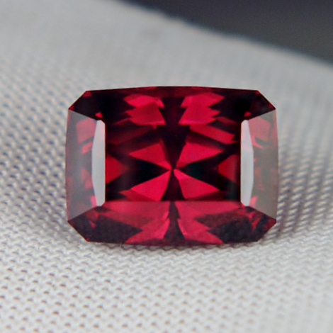 Quality Huge Rhodolite Garnet Tanzania 7.56 ct  Litnon.com
