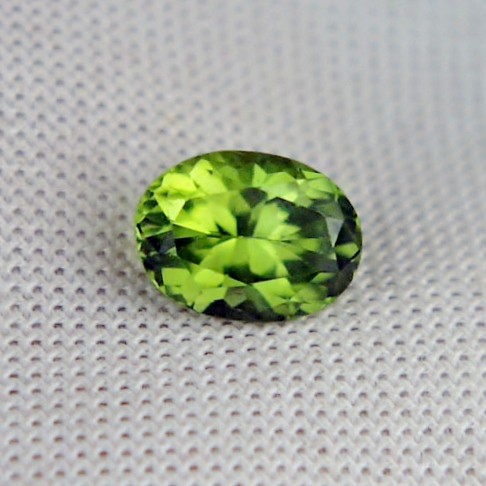  Bright & Pretty! Oval Cut Pakistan Peridot 1.52 ct  Litnon.com