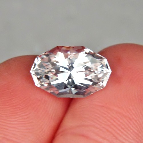 Artisan Cut White Lab Sapphire - Corrundum 7.68 ct.  Litnon.com