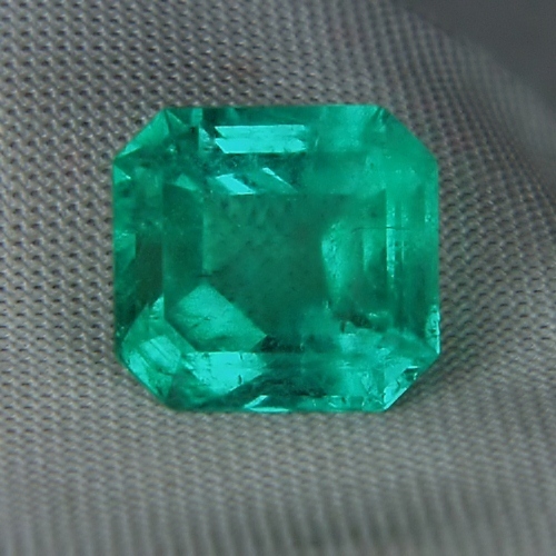 Big and Bright Nice Color Untreated Colombian Emerald 8.98ct  Litnon.com