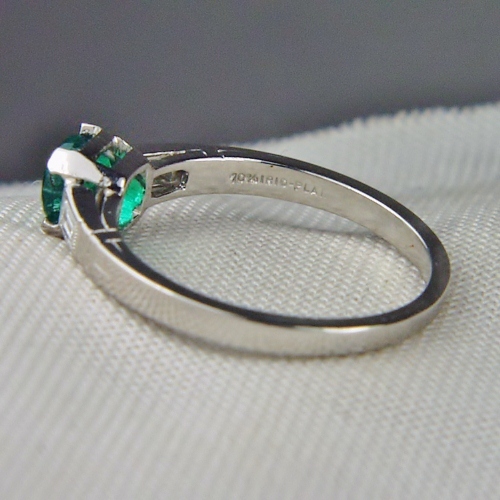 Estate Simple Quality Emerald and Diamond Platinum Ring Litnon.com