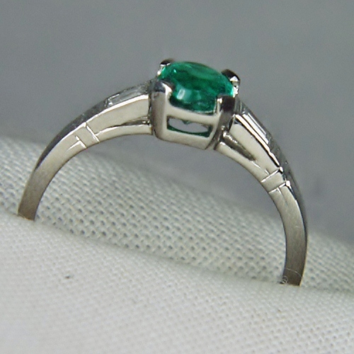 Estate Simple Quality Emerald and Diamond Platinum Ring Litnon.com