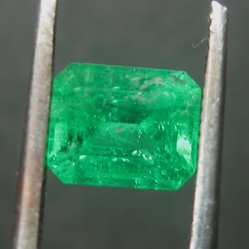 Bright and Nice Color Untreated Colombian Emerald  Litnon.com