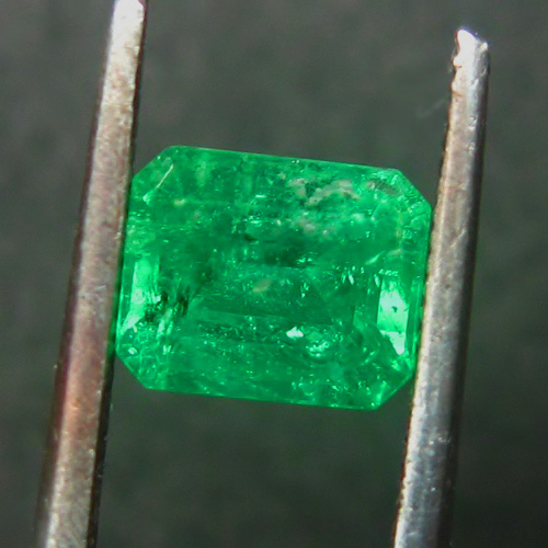 Bright and Nice Color Untreated Colombian Emerald  Litnon.com