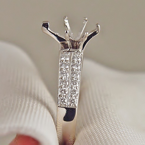 Brand New Classic Diamond 18 kt WG Semi Mount Eng Ring  Litnon.com