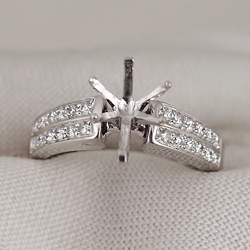 Brand New Classic Diamond 18 kt WG Semi Mount Eng Ring  Litnon.com