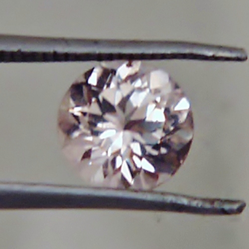 Very Brilliant Untreated Light Peach Color Sapphire Sri Lanka Litnon.com