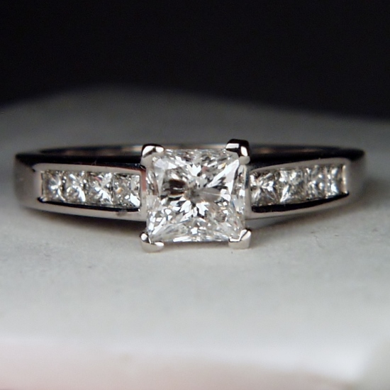 Quality Diamonds Estate 14 kt Diamond Ring  Litnon.com