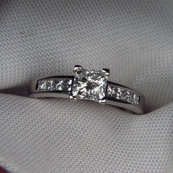 Quality Diamonds Estate 14 kt Diamond Ring  Litnon.com