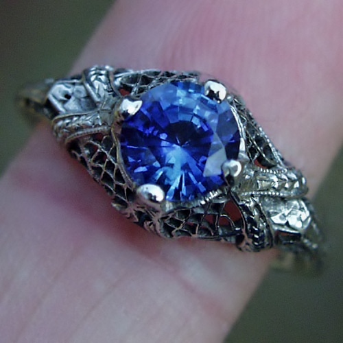 Antique Quality 18kt White Gold Ceylon Sapphire Ring  Litnon.com