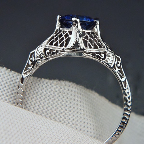 Antique Quality 18kt White Gold Ceylon Sapphire Ring  Litnon.com