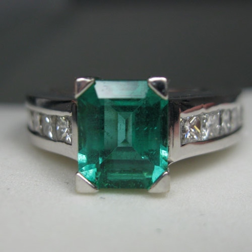 Estate I8kt White Gold Colombian Emerald and Diamond Ring  Litnon.com