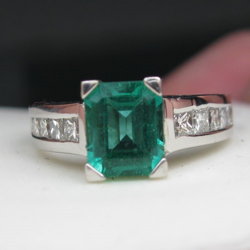 Estate I8kt White Gold Colombian Emerald and Diamond Ring  Litnon.com