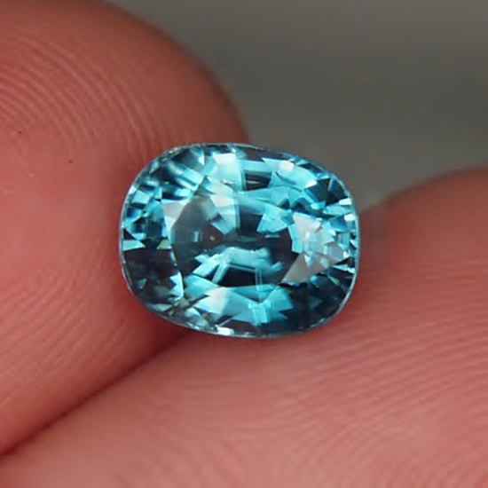 Bright and Fine Color Blue Zircon Cambodia 3.91 ct  Litnon.com