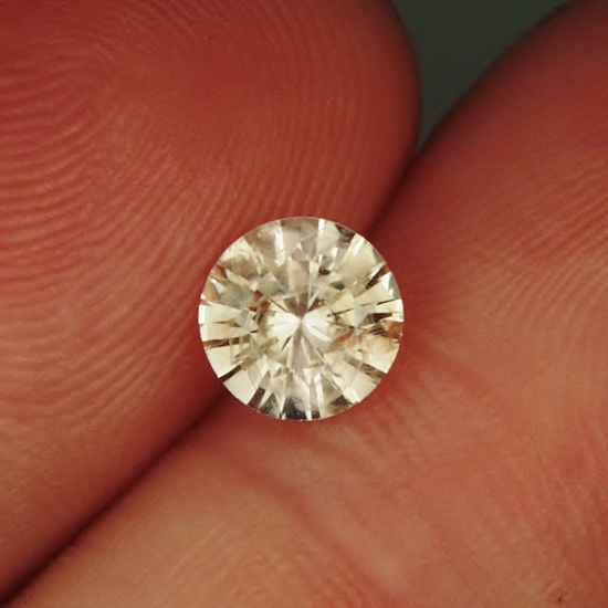 Very Brilliant Untreated Light Golden Color Ceylon Sapphire 1.24 ct  Litnon.com