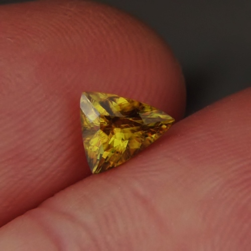 Multi Color Fire Natural yellow Sphene Pakistan  Litnon.com