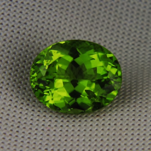 Fine Color Big and Bright Natural Pakistan Peridot 4.31 ct  Litnon.com