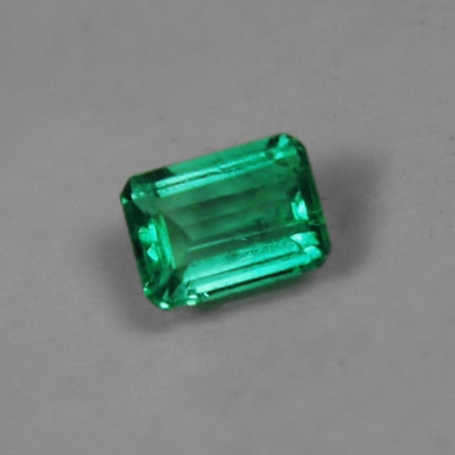 Very Bright and Nice Color Untreated Colombian Emerald  Litnon.com