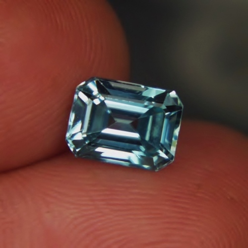 Bright and Pretty Natural Blue Zircon Cambodia 2.60 ct  Litnon.com
