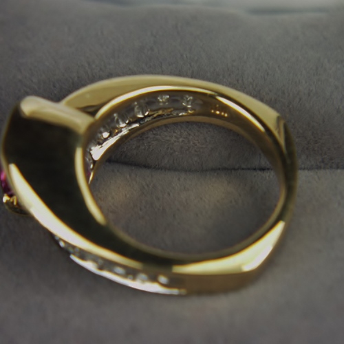 Rich Purple Pink Natural Sapphire 18 kt Gold and Diamond Ring  Litnon.com