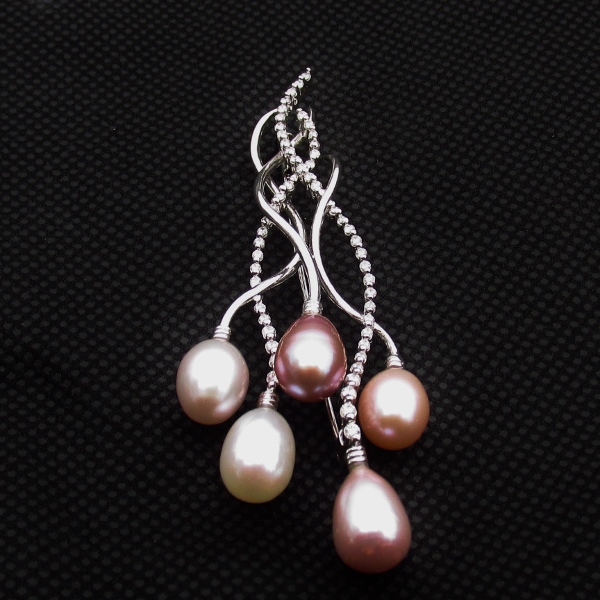 Pearl brooch Litnon.com