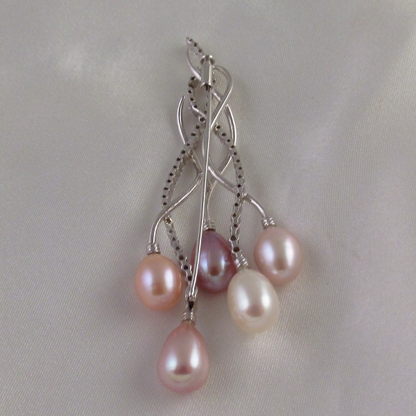 Pearl brooch Litnon.com