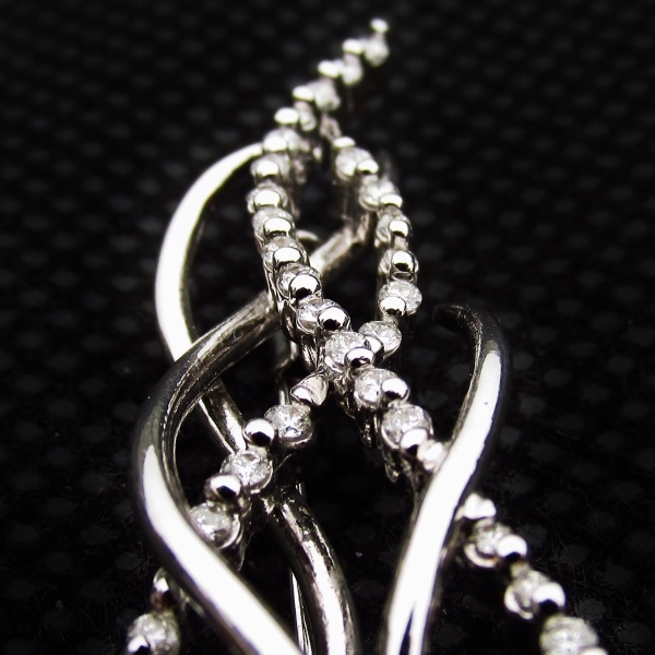 Pearl brooch Litnon.com