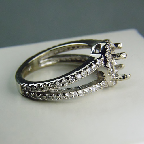 Classic Diamond 14 kt White Gold Halo Ring Setting 0.50 ct tw  Litnon.com