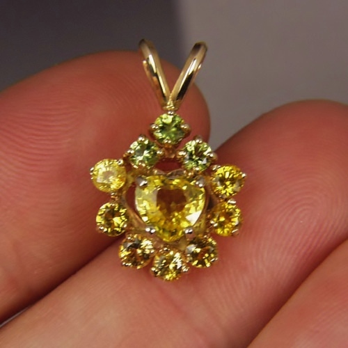 Bright! Natural Yellow Sapphire & Peridot Pendant 14 kt GLI  Litnon.com