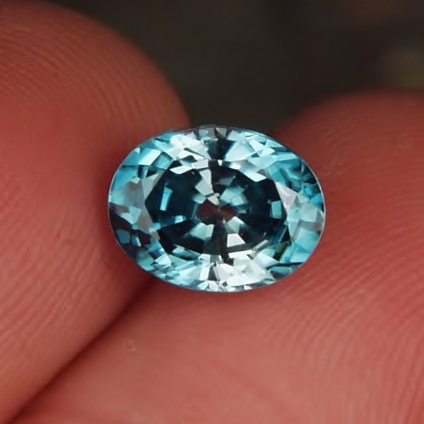 Bright and Pretty Natural Blue Zircon Cambodia 4.08 ct  Litnon.com