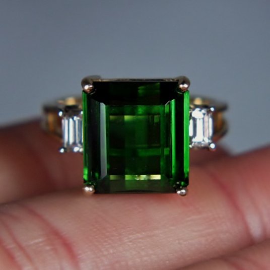 Estate Fine Green Tourmaline and Diamond Ring 14 kt  Litnon.com