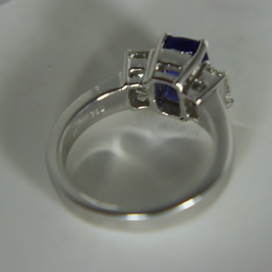 Estate Ceylon Sapphire 18 Karat WG Diamond Ring  Litnon.com