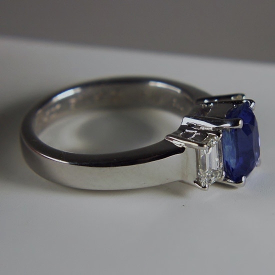 Estate Ceylon Sapphire 18 Karat WG Diamond Ring  Litnon.com