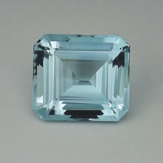Nice Color and Quality Old Stock Aquamarine Brazil 8.20 ct  Litnon.com