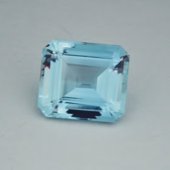 Nice Color and Quality Old Stock Aquamarine Brazil 8.20 ct  Litnon.com