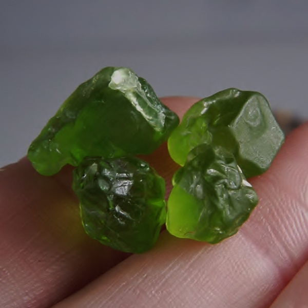 Fine Color and Clean Big Arizona Facet Rough 42.86 ct  Litnon.com